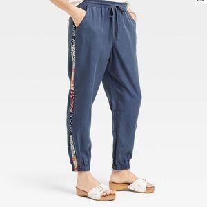 Knox Rose Women's Joggers with Navy and Patterned Side Stripes
